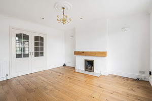 Living room- click for photo gallery